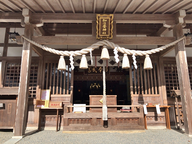加佐登神社　拝殿前
