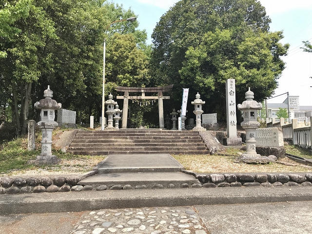 大富白山神社　参道入口