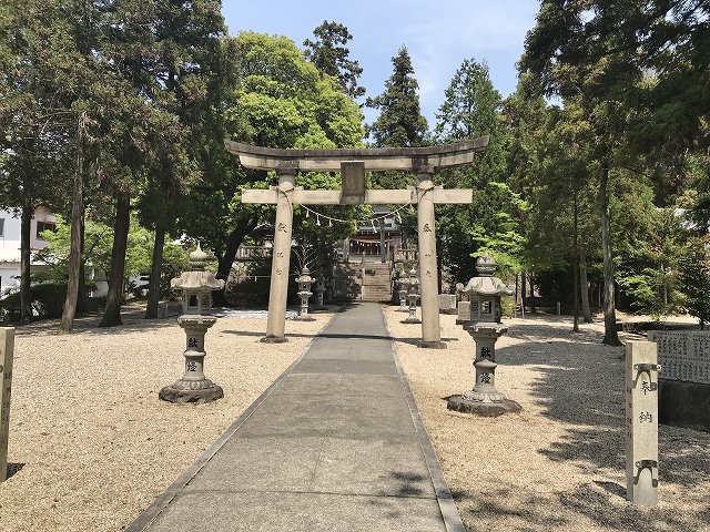 大富白山神社　参道と二の鳥居