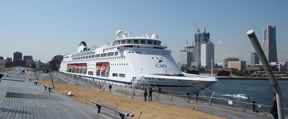 横浜港大桟橋に初入港した「コロンバス」