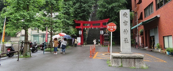 千日詣りとほおづき市の開かれている「愛宕神社」
