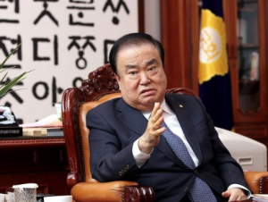 海外の反応 マッカーサー元帥でさえ何も言わなかった 日本政府 韓国に2日続けて抗議 韓国国会議長天皇陛下に謝罪要求 海外の小反応